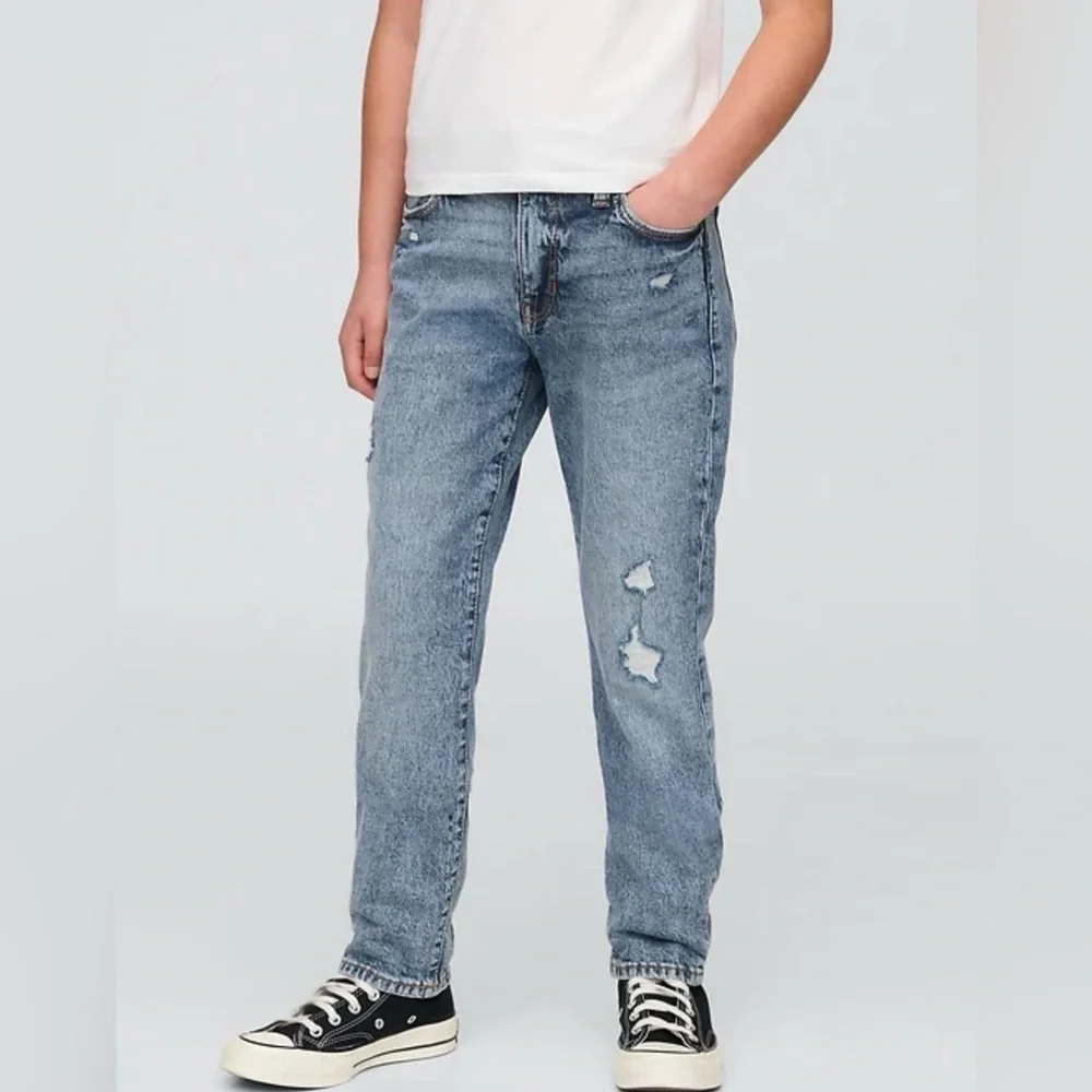 GAP Girl’s NWT Girlfriend Straight Leg Jeans - Distressed Blue